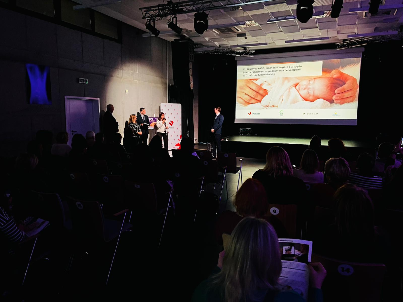 Kampania informacyjno-edukacyjna „100% miłości, 0% alkoholu – wybieram miłość, nie alkohol” w Grodzisku Mazowieckim