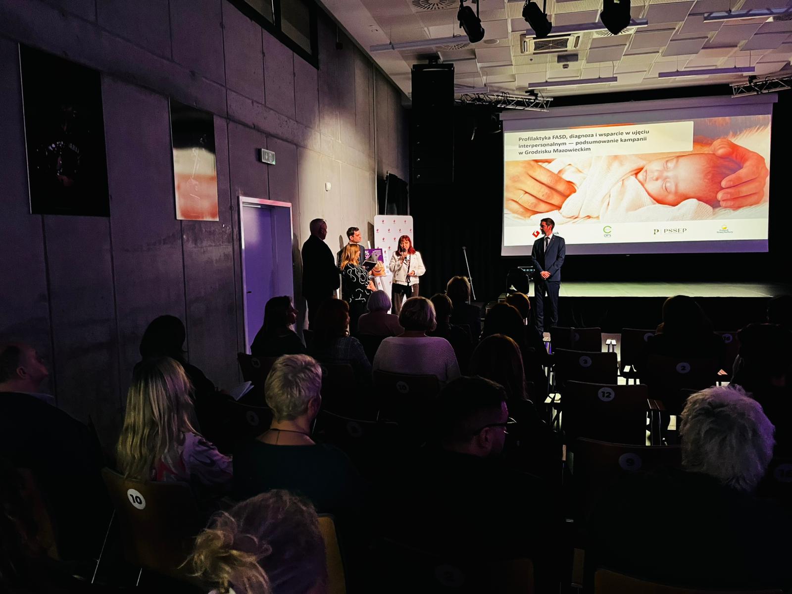 Kampania informacyjno-edukacyjna „100% miłości, 0% alkoholu – wybieram miłość, nie alkohol” w Grodzisku Mazowieckim