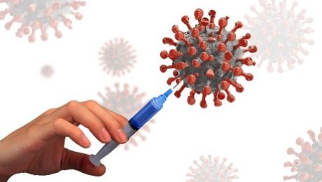 strzykawka i grafika przedstawiająca wirusa covid