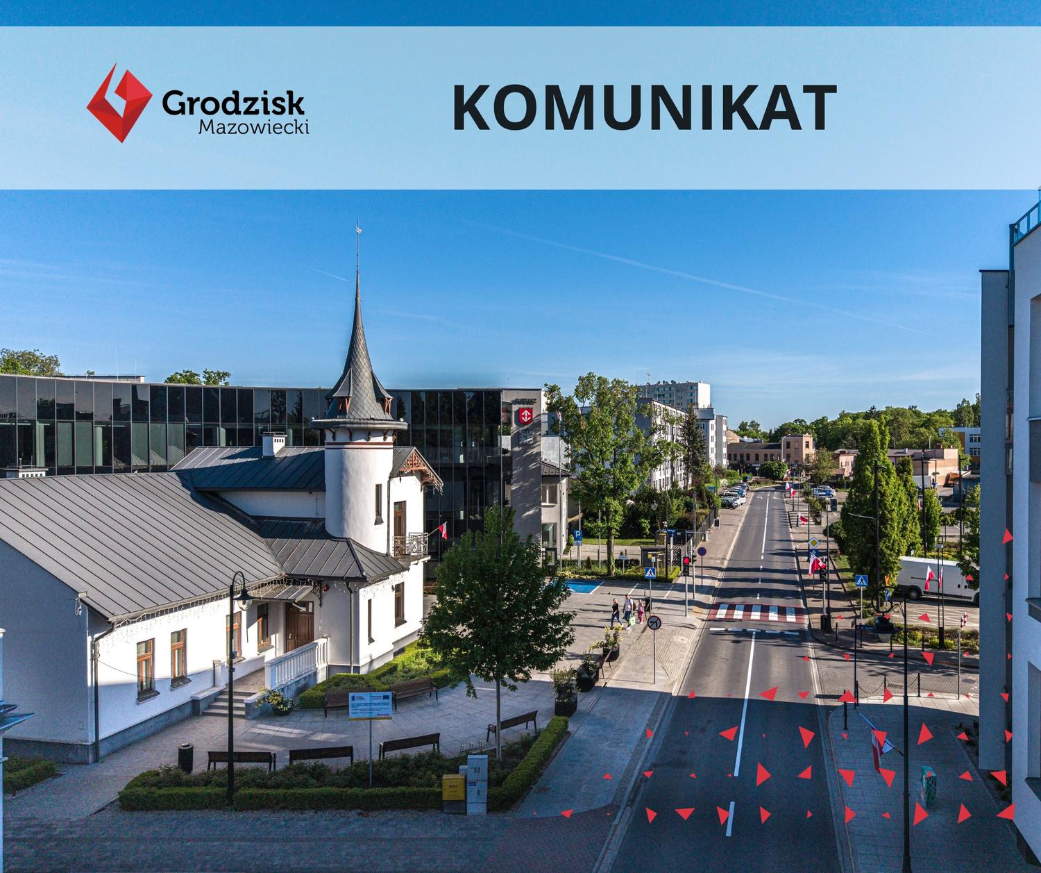Zdjęcie ulicy T. Kościuszki w Grodzisku Mazowieckim, w lewej części widoczna Willa Niespodzianka z budynkiem ratusza w tle. U góry widoczne logo gminy z tekstem Grodzisk Mazowiecki komunikat