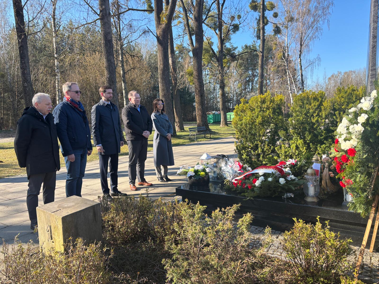 W 16. rocznicę Katastrofy Smoleńskiej oddaliśmy hołd poległym