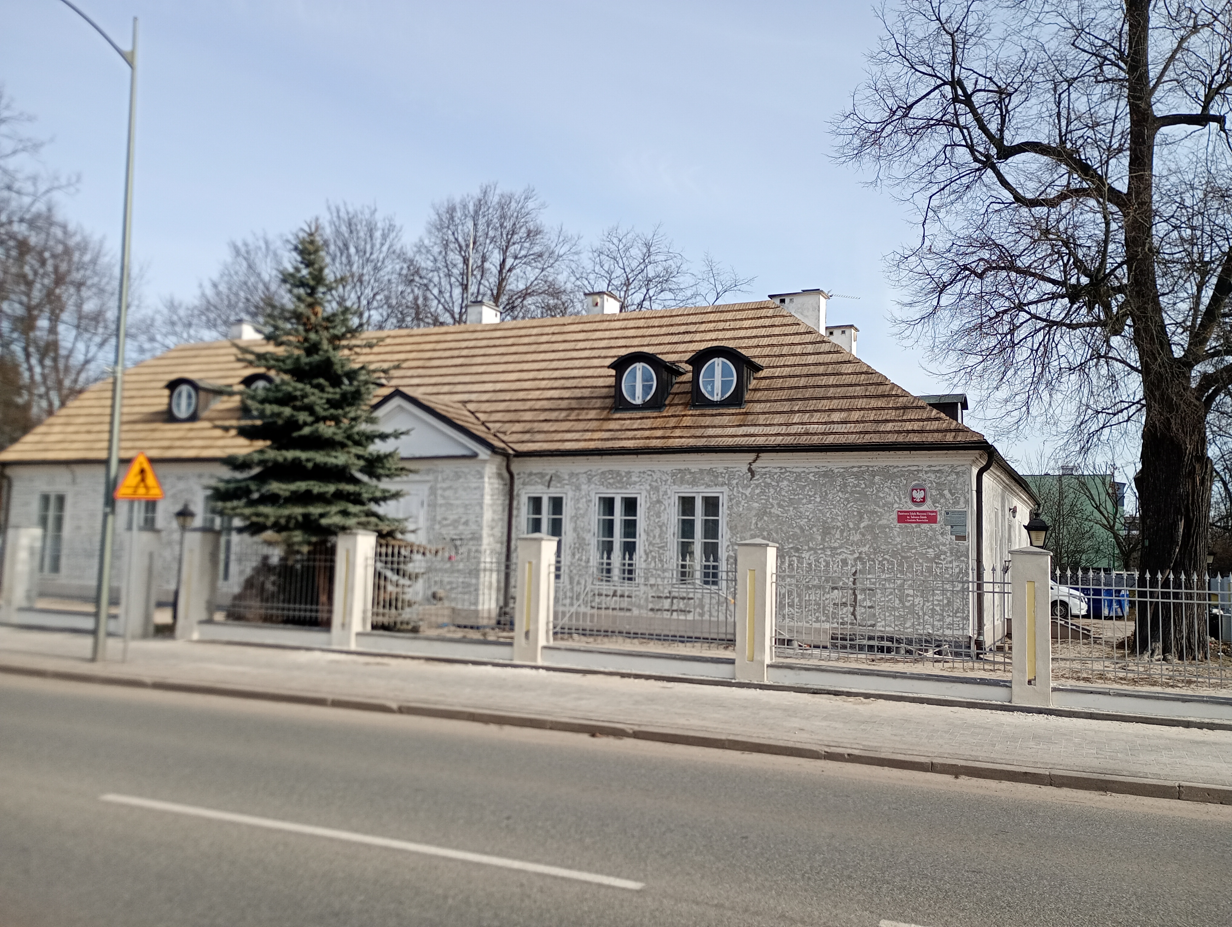 Dworek Skarbków po remoncie pokrycia dachowego