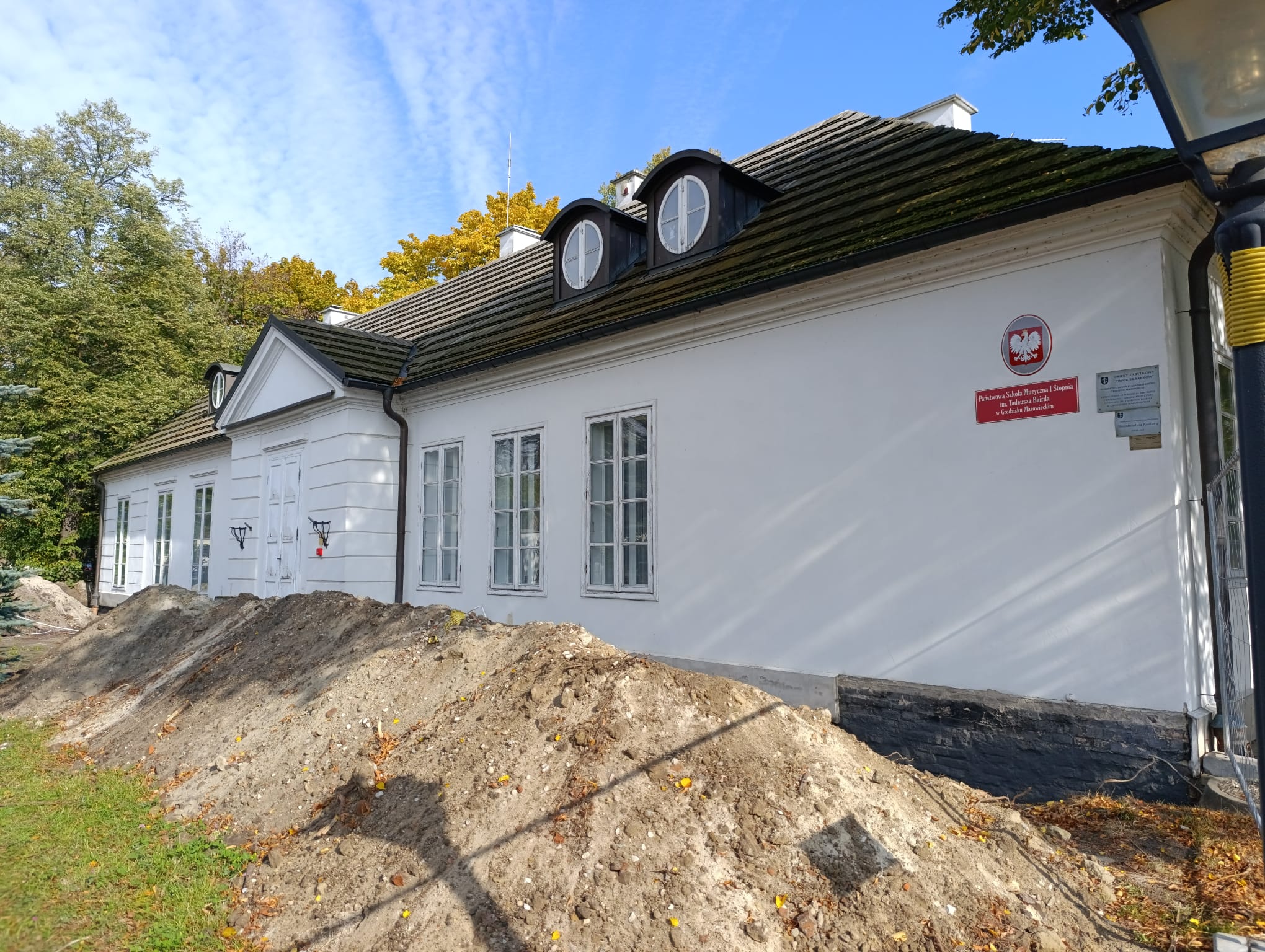 Dworek Skabków zdjęcie przed remontem pokrycia dachowego