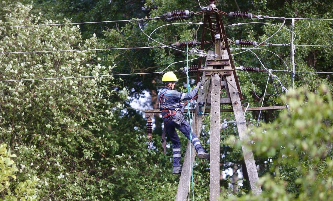 PGE Dystrybucja informuje o postępach prac związanych z usuwaniem skutków awarii i przywracaniem zasilania na terenie gminy Grodzisk. Poniżej publikujemy pełną informację przekazaną przez PGE.